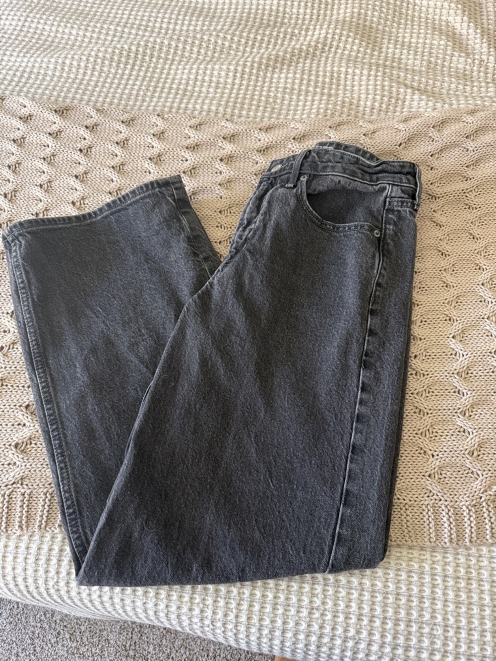 Old Navy Extra High Wide-Leg Jeans in Washed Black - Picture 4 of 5